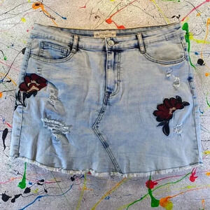 Embroidered Mini Jean Skirt 🌺